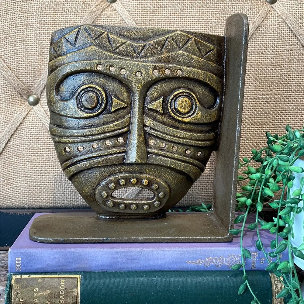 Mask bookend